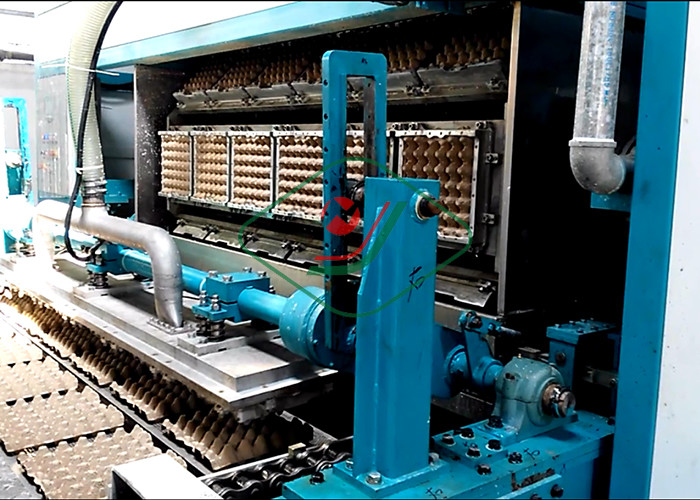 स्वचालित अपशिष्ट पेपर पल्प मोल्डेड एग ट्रे मशीन एग क्लैमशेल मोल्डिंग मशीनरी